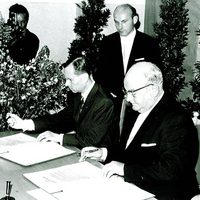 Vertragsunterzeichnung Partnerschaft Brühl Sceaux am 6. Juni 1964