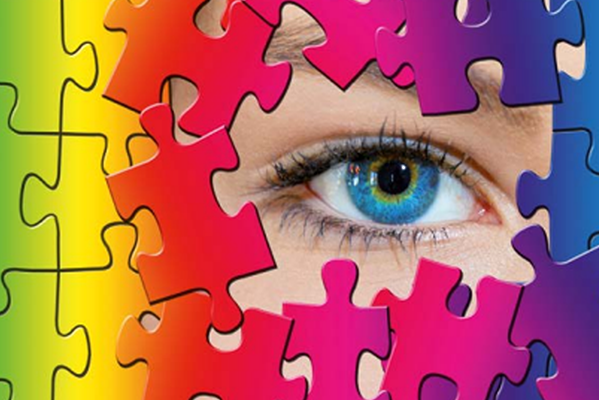 Auge hinter bunten Puzzleteilen