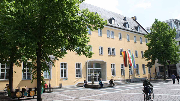 Bild des Rathauses Uhlstraße