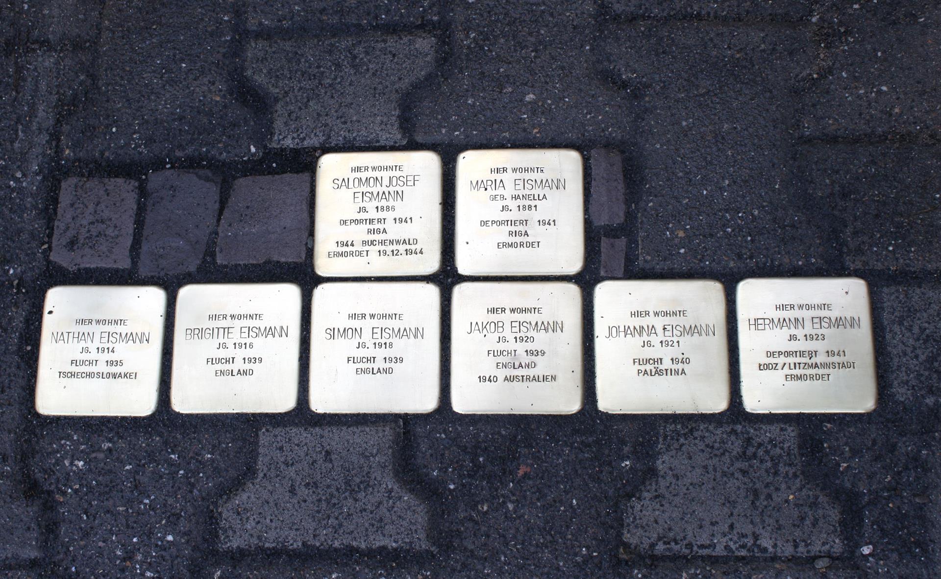 Die acht Stolpersteine der Familie Eismann