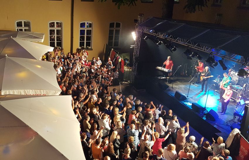 brühlermarkt - Konzert im Rathausinnenhof 