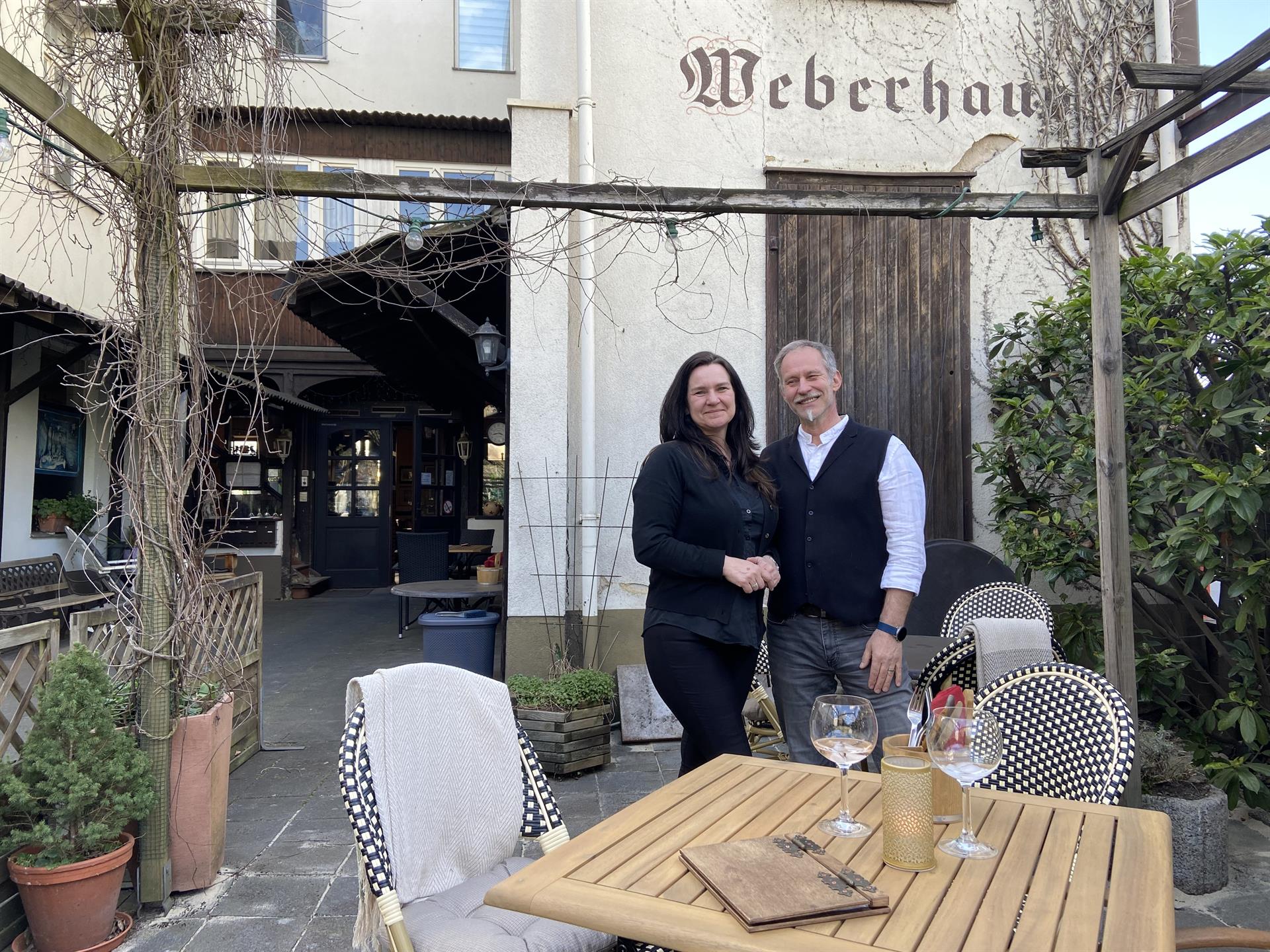 Renate Schmolz und Thomas Klein auf der Terrasse des 