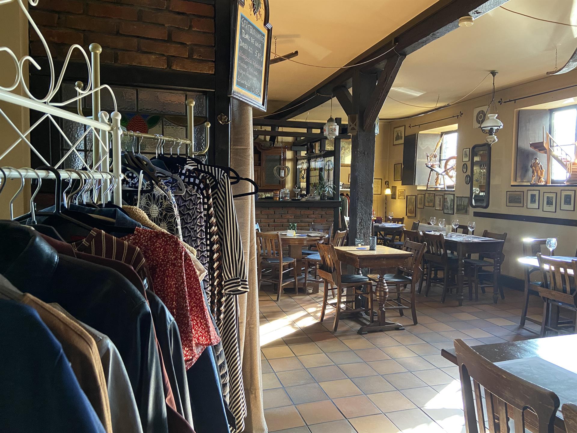 Auch Secondhand gibt es in der neuen Weinecke
