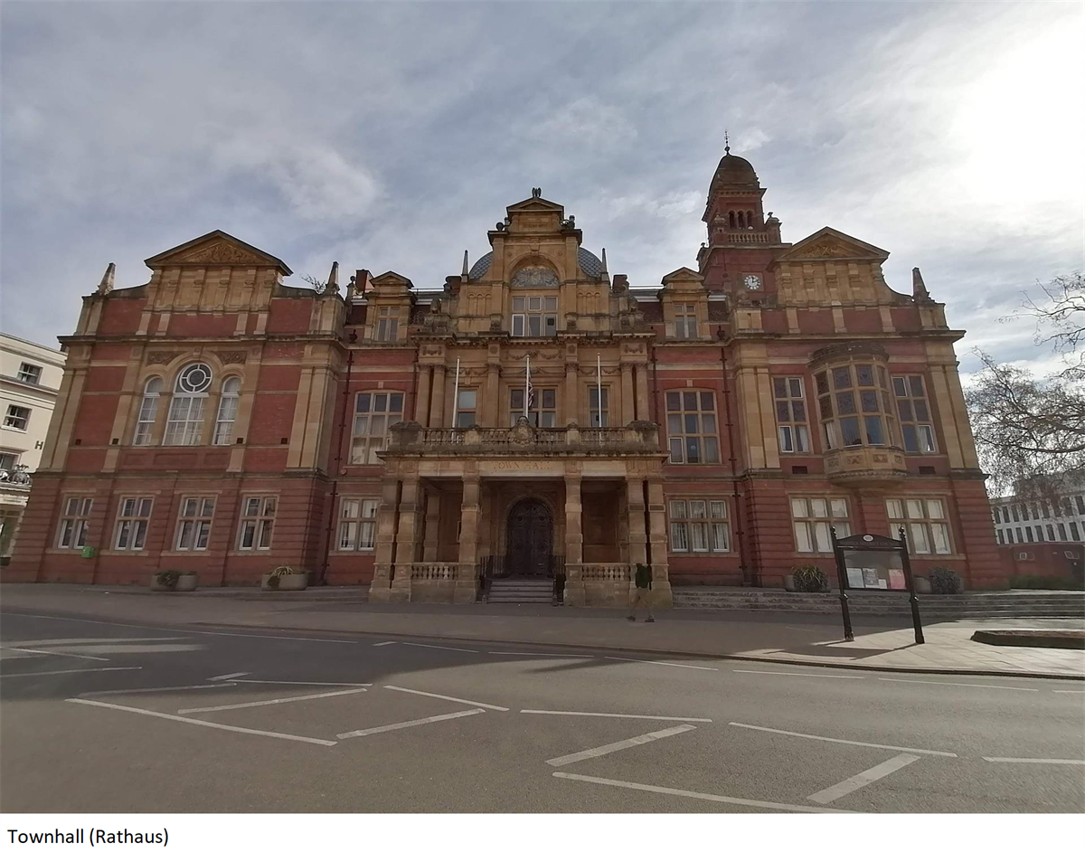 Town Hall (Rathaus) Leamington Spa (c) Sidney Syson