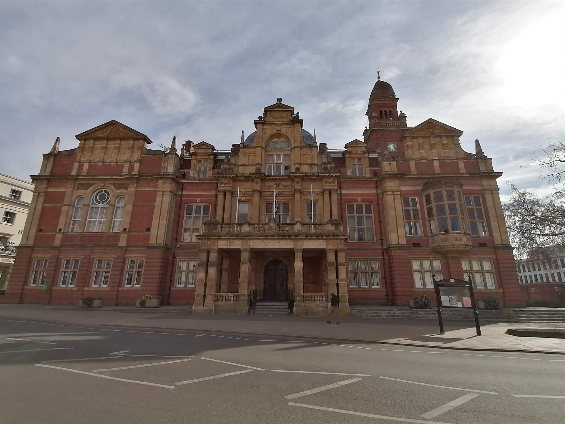 Town Hall (Rathaus) Leamington Spa (c) Sidney Syson